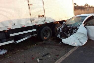 Motorista foge depois de causar acidente com oito veículos 