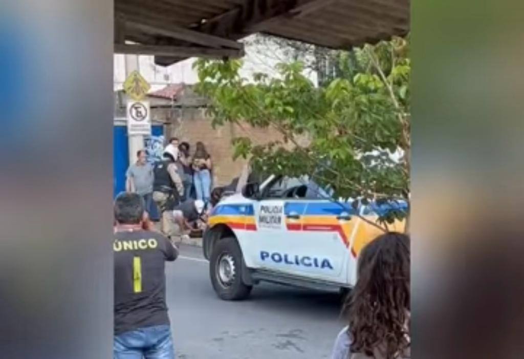 Adolescente esfaqueou quatro alunos na saída da escola Dom Bosco, em Poços de Caldas