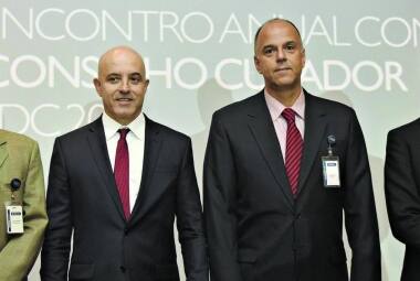 Diretoria executiva. A partir da esquerda: Aldemir Drumond, o presidente da FDC, Antonio Batista, Paulo Emilio Carreiro e Roberto Sagot 
