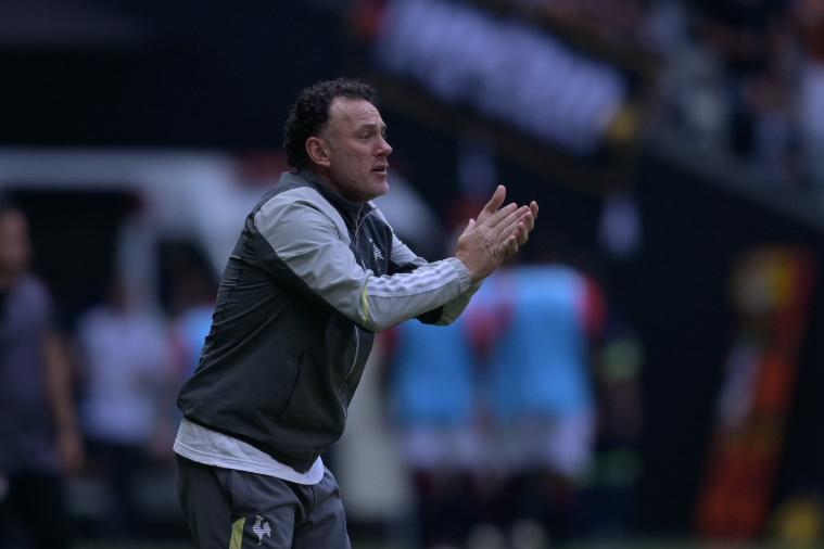Gabriel Milito, técnico do Atlético, em jogo contra o Atlético-GO