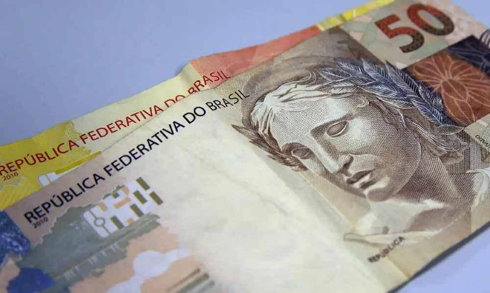 Salário mínimo passa por reajustes anuais