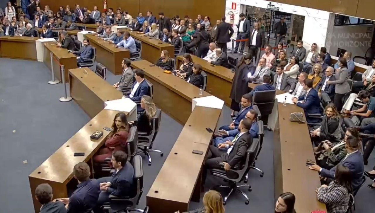 Membros do Executivo, Legislativo e Judiciário estavam na Câmara de BH nesta terça