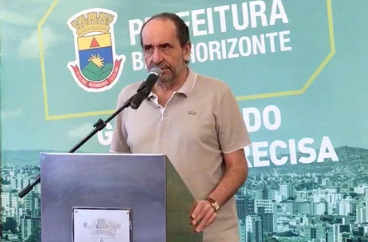 Prefeito Alexandre Kalil em coletiva na PBH