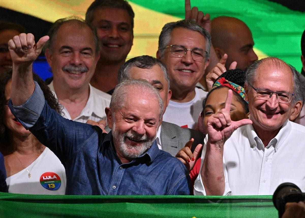Lula tem a missão de unir o país
