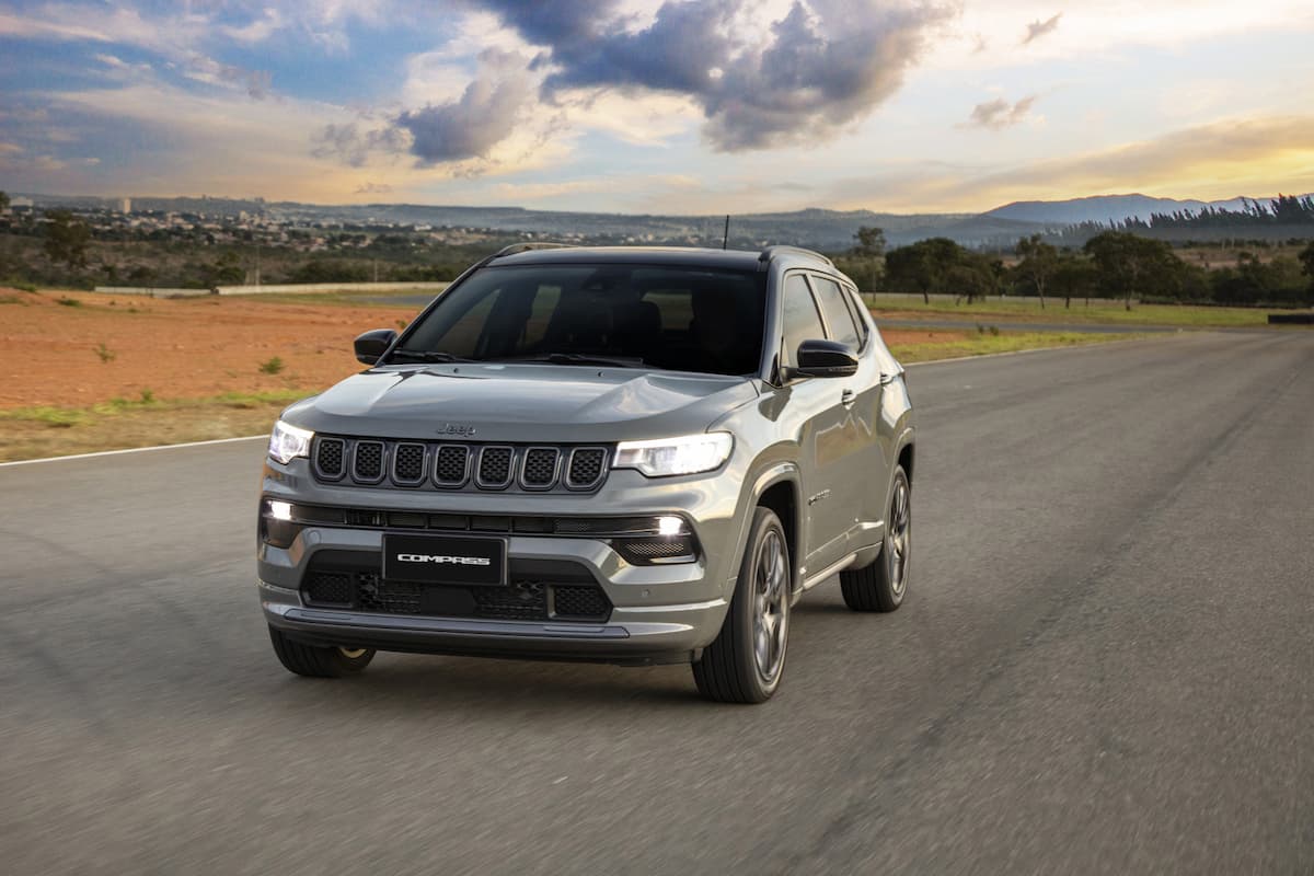 Jeep Compass 2026 chega às lojas mais barato