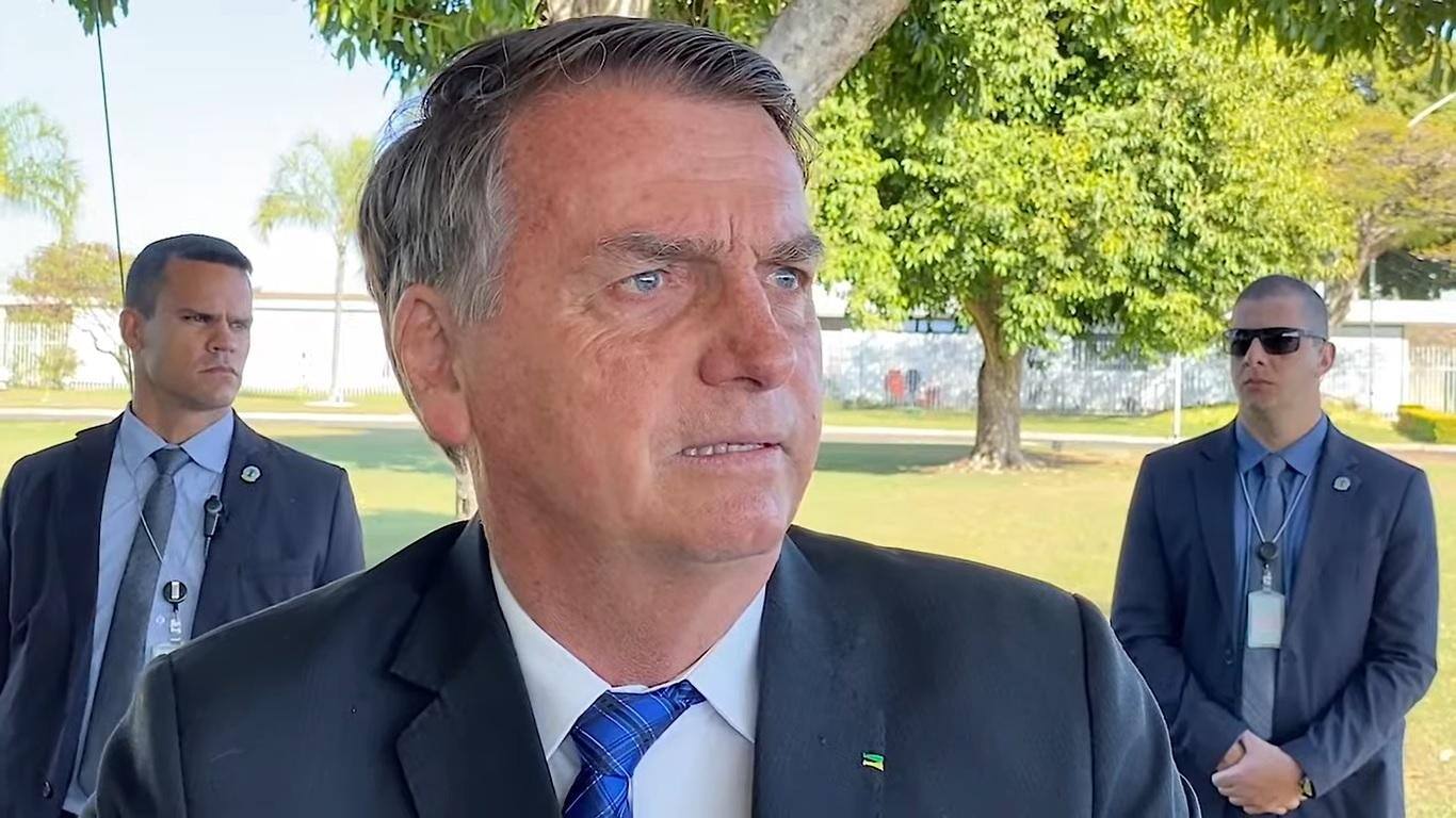 Bolsonaro1-Alvorada-130722jpg