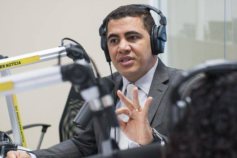 Radio - Contagem - Minas Gerais
Miguel Correa Junior , concede entrevista para radio Super Noticias.

Foto: Uarlen Valerio / O Tempo 12/07/2017