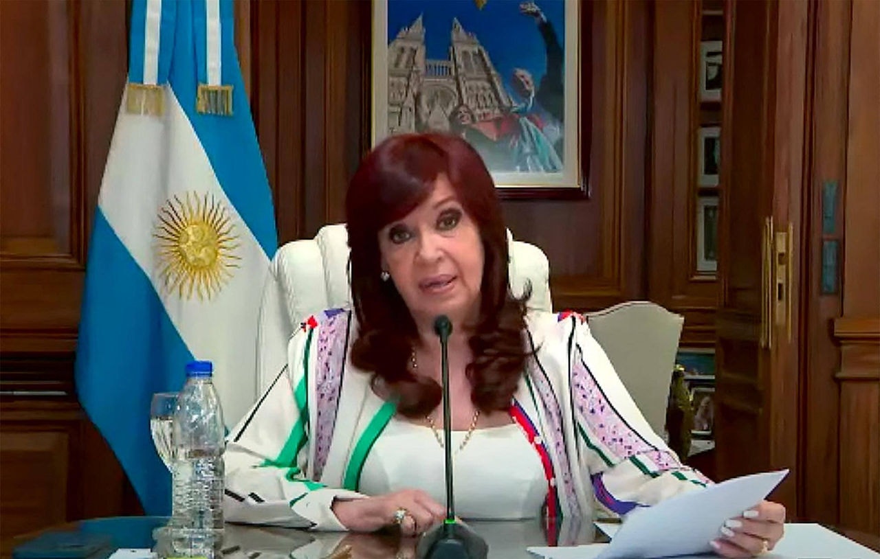 A vice-presidente da Argentina, Cristina Kirchner, em live no YouTube