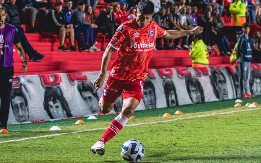 Alan Rodríguez, volante do Argentinos Juniors (Foto: Divulgação/AAAJ)
