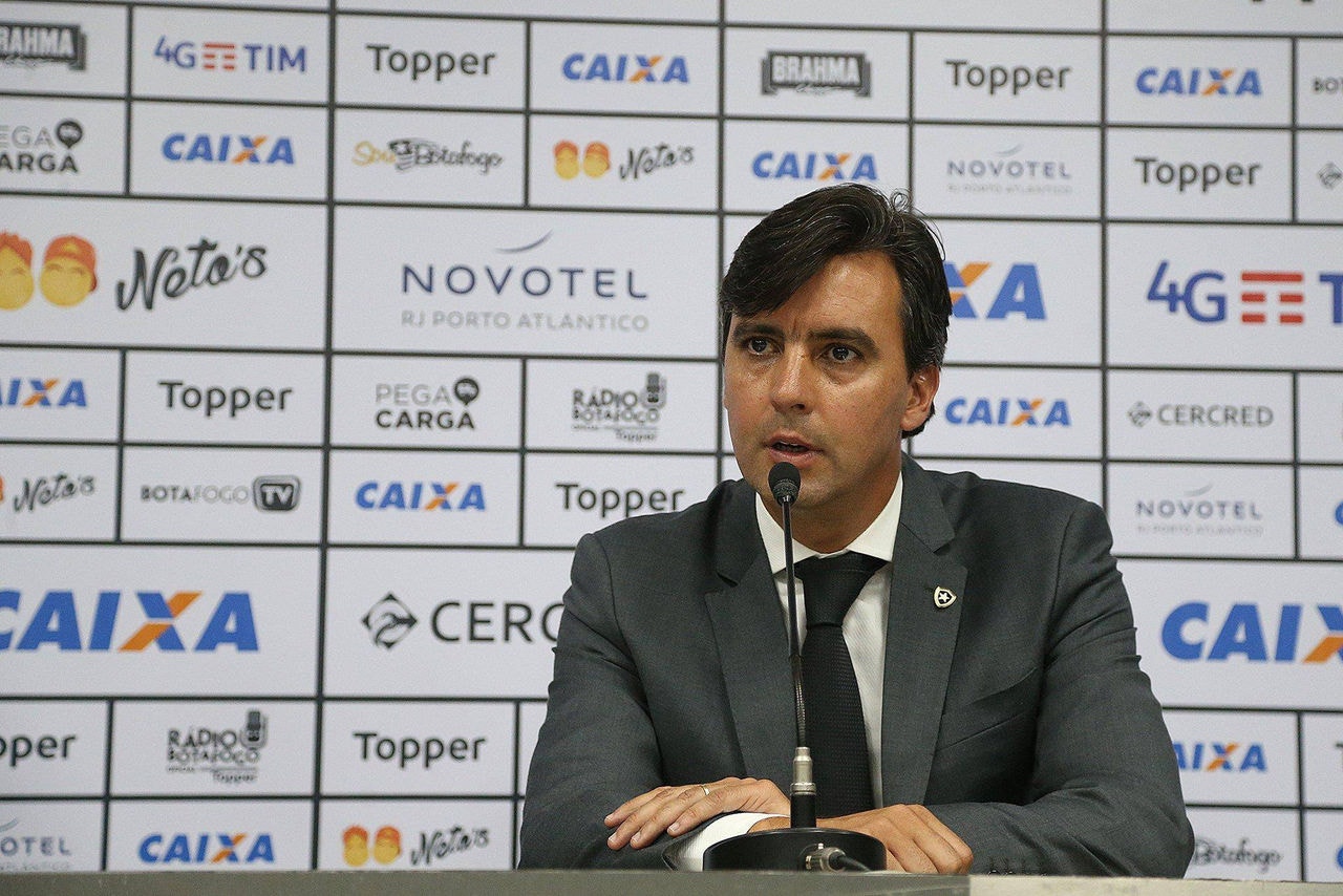 Gustavo Noronha pediu paciência aos jogadores uma vez que a diretoria está trabalhando para que situação do atraso salarial seja resolvida