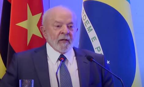 Na imagem, o presidente da República, Luiz Inácio Lula da Silva, durante discurso na Angola