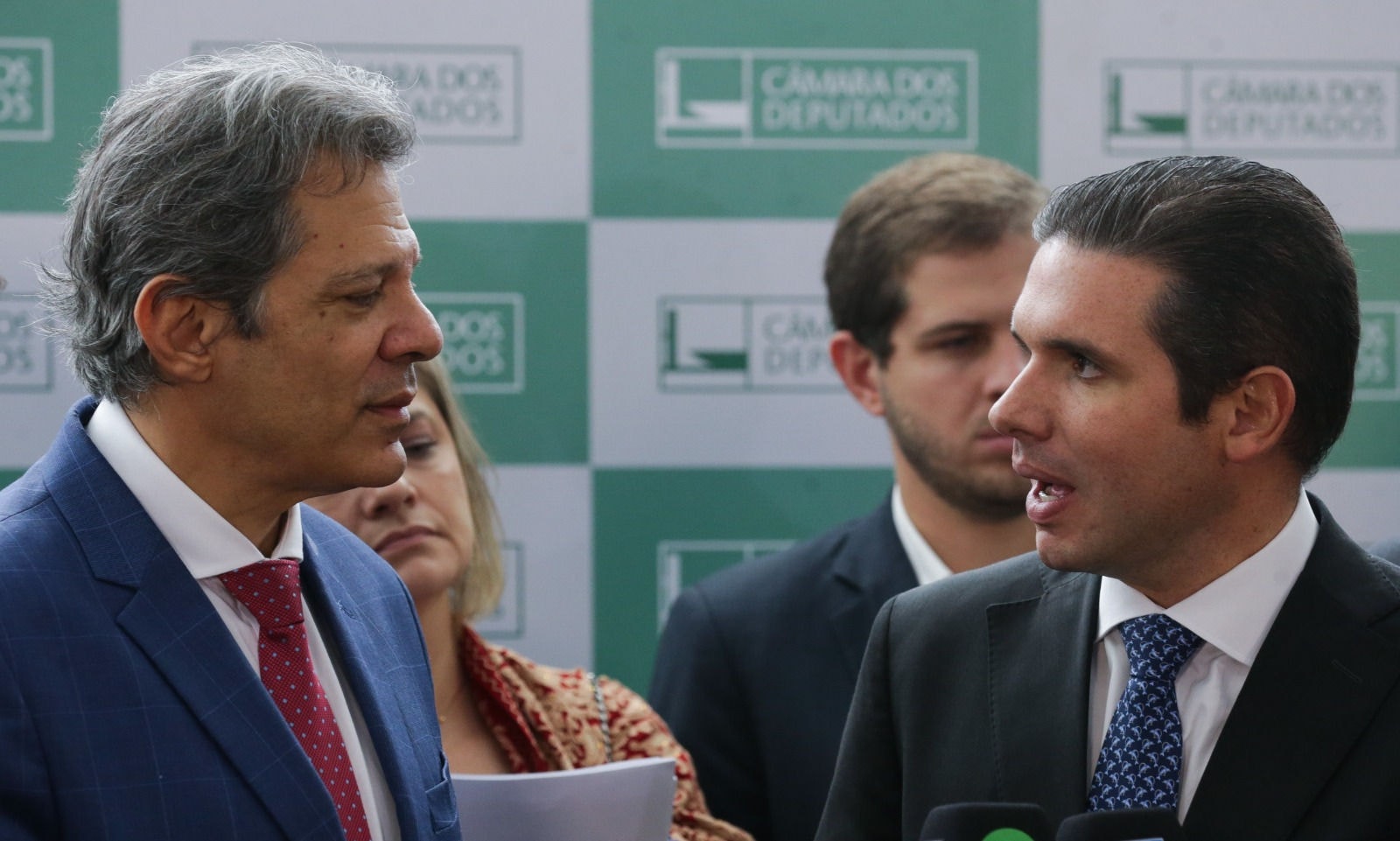 Na crise do IOF, Fernando Haddad chegou a declarar que esperava o retorno de uma ligação de Hugo Motta
