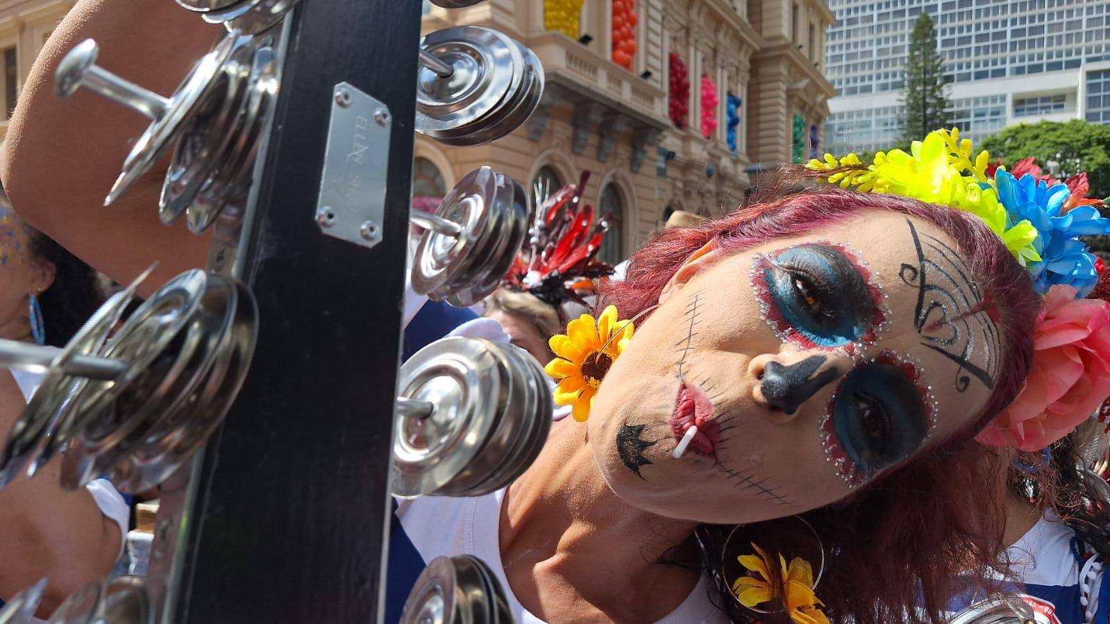 Bateria do 'Unidos do Samba do Queixinho' está à caráter