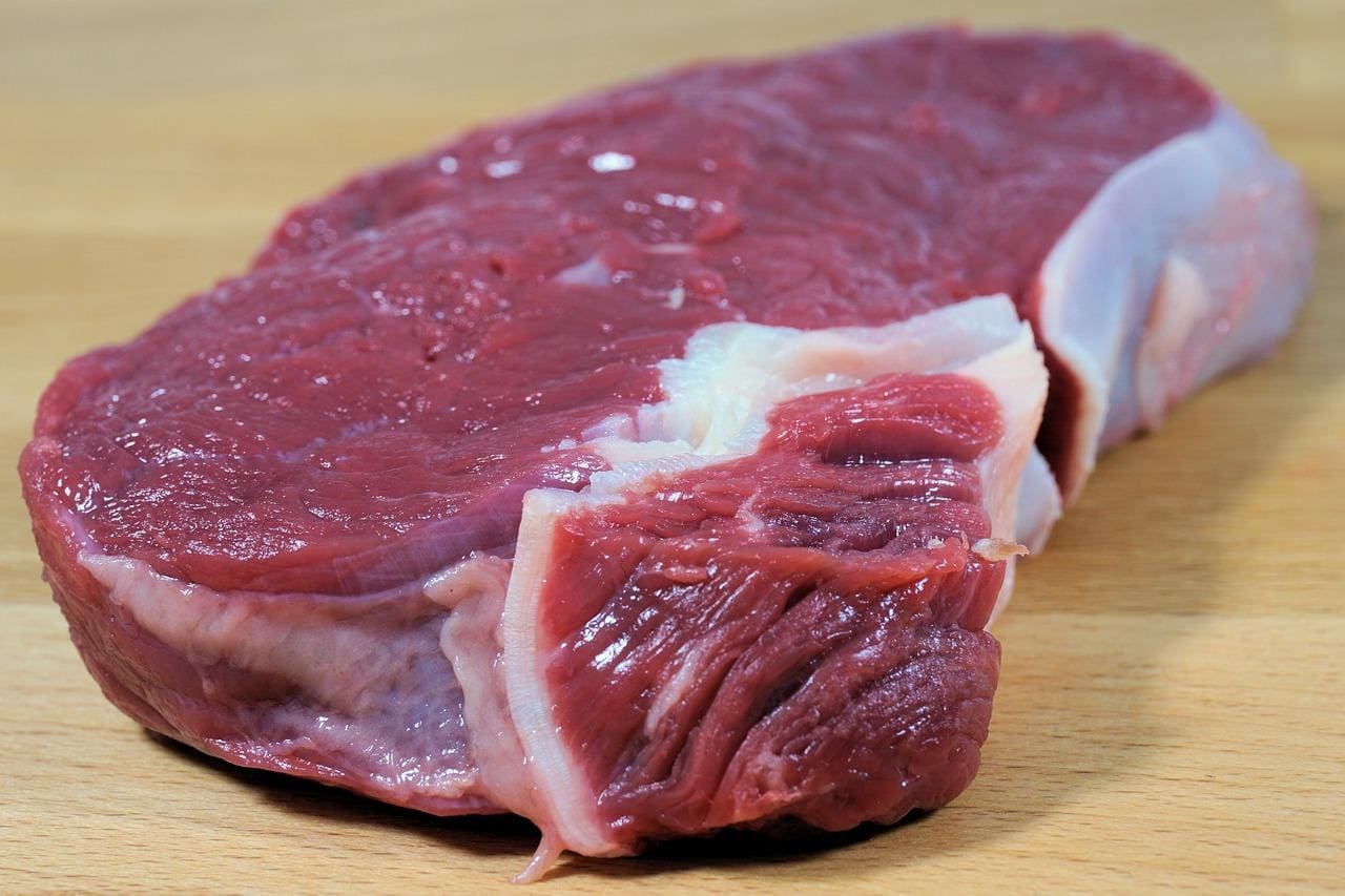 Cliente comprou a carne para preparar uma refeição para a família