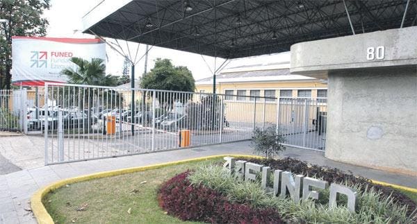 Fachada da Fundação Ezequiel Dias (Funed), em BH