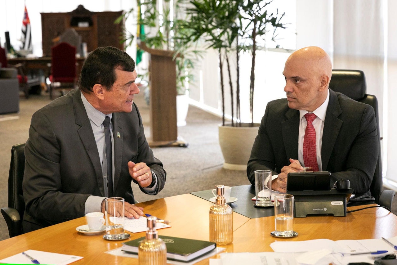 Alexandre de Moraes em reunião com o ministro da Defesa, general Paulo Sérgio Nogueira