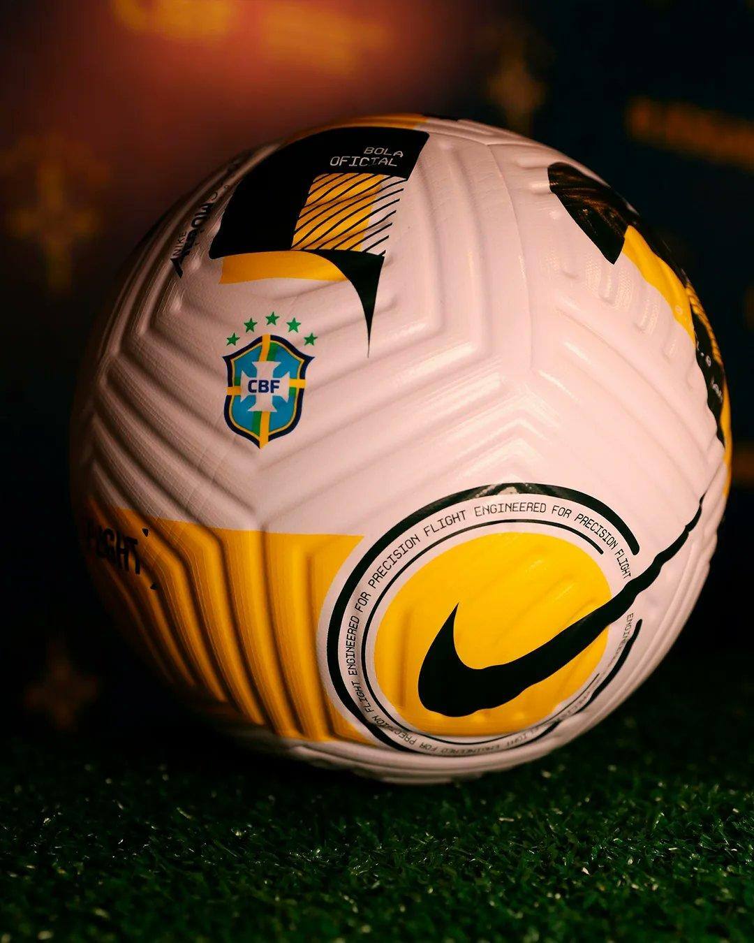 A nova bola que será utilizada nas competições da CBF foi apresentada nesta segunda-feira (21)