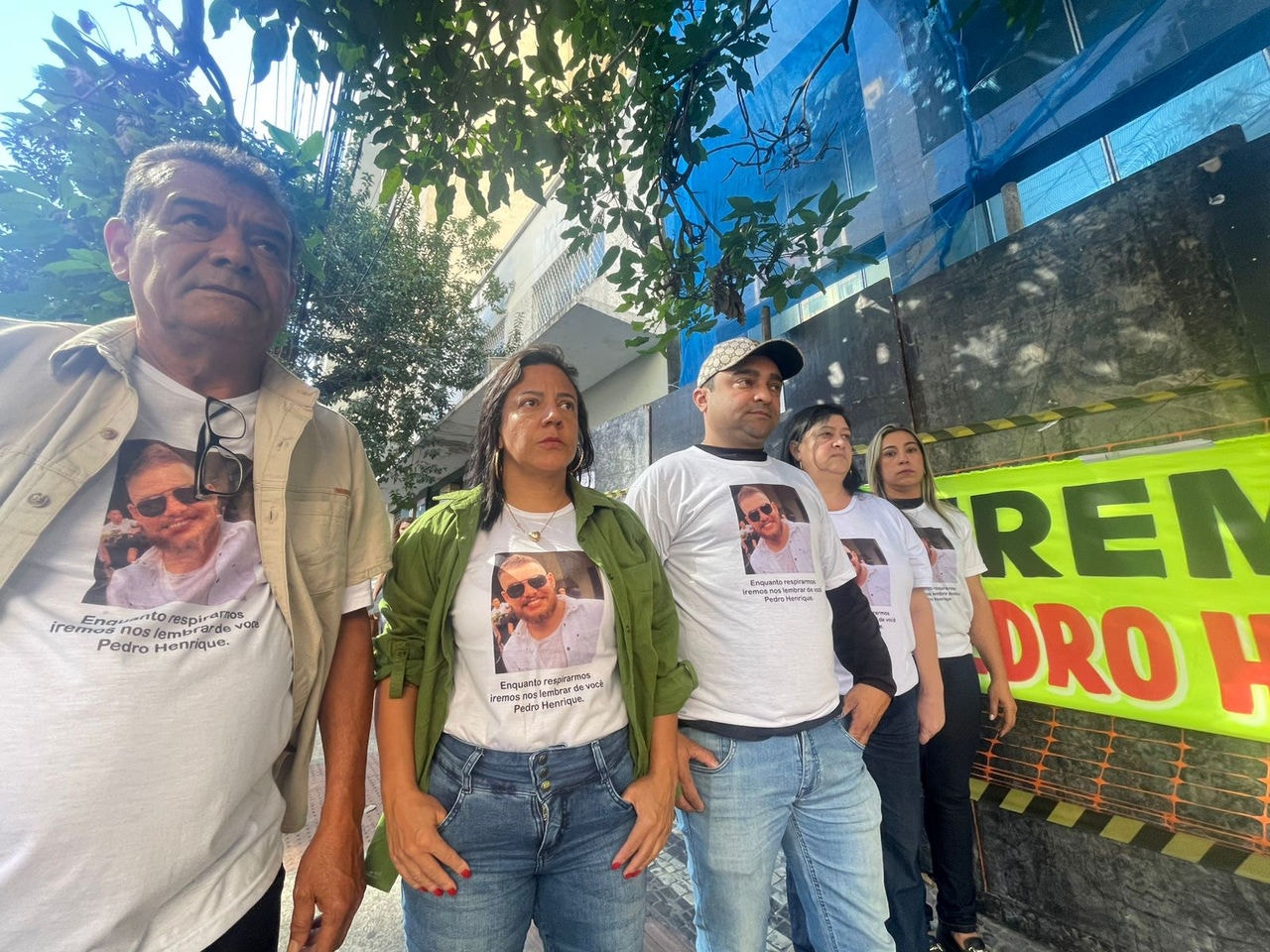 Família de Pedro Henrique protestou em frente ao Fórum de BH