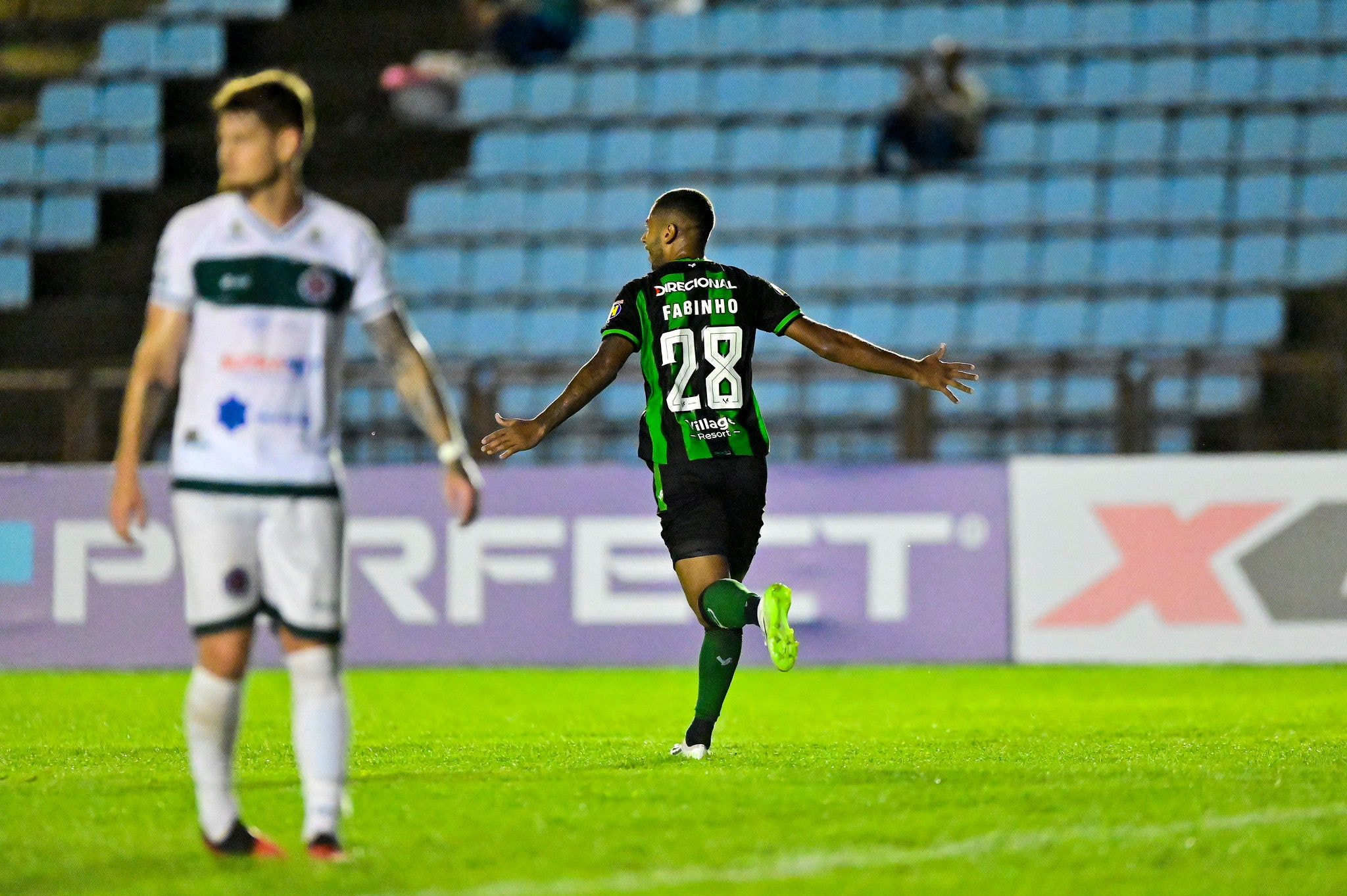 Fabinho marcou o primeiro gol dele pelo América contra o Ipatinga, em jogo válido pelo Campeonato Mineiro