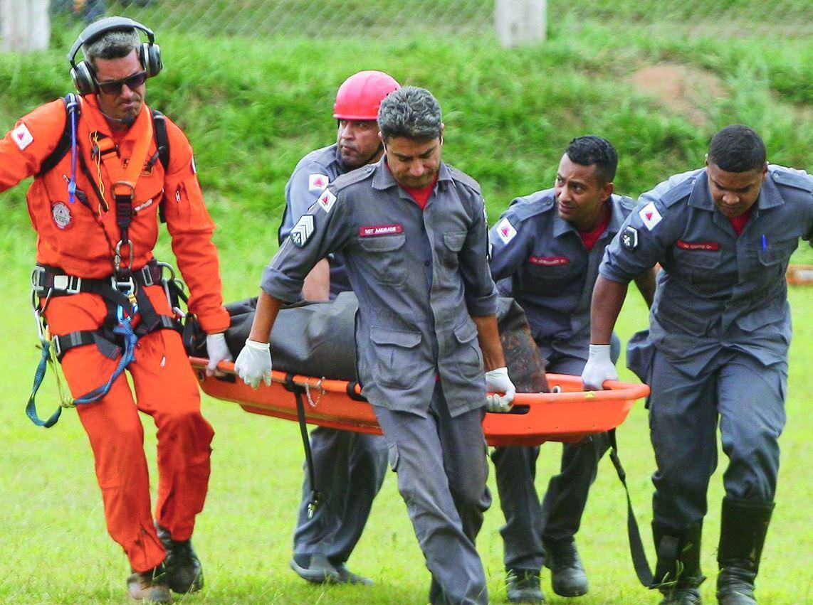 Corpo de Bombeiros. Buscas em Brumadinho foram encerradas às 20h deste sábado e seriam retomadas às 4h de domingo, segundo a corporação