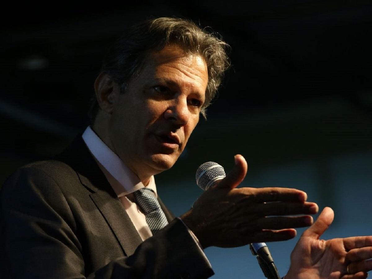 Fernando Haddad afirmou que governo 'repaginou' programa do carro popular para priorizar ônibus e caminhões