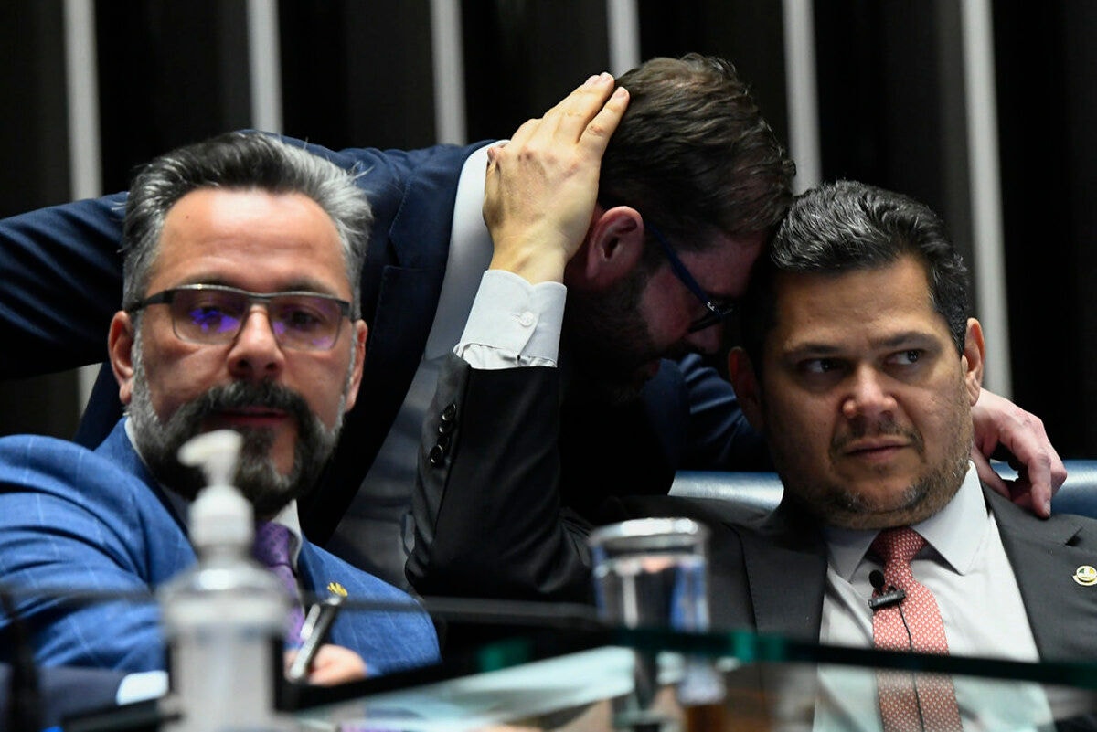 O presidente do Congresso, Davi Alcolumbre (União Brasil-AP), indicou nessa quarta-feira (2) que tratará do tema em reunião com os líderes do Senado