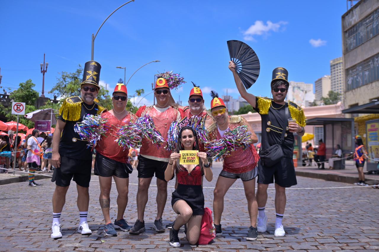Wagner Vodkowski com os amigos, no clima de Xuxa e as paquitas