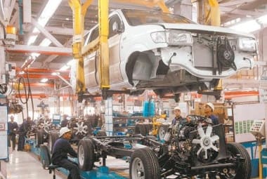 Crise econômica General Motors acumula dívidas e a possível venda da montadora é uma especulação forte no mercado de automóveis