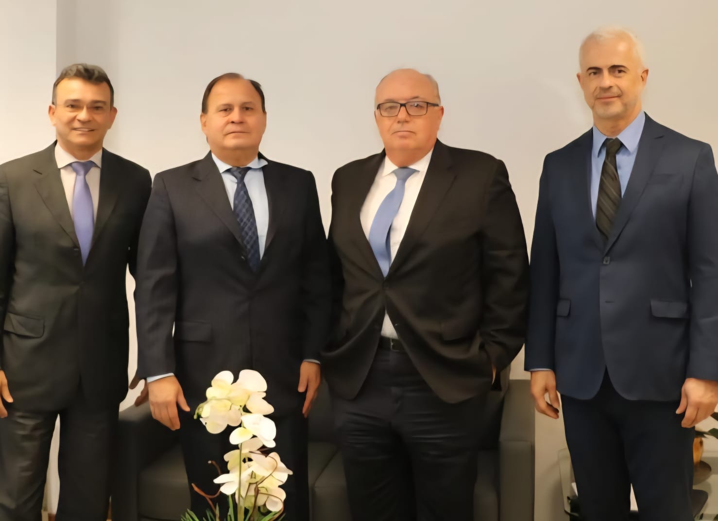 Juiz Federal Antônio Francisco do Nascimento (Secretário-Geral da Presidência do TRF6), Presidente Vallisney Oliveira, Décio Freire e Juiz Federal José Carlos Machado (Diretor do Foro da Justiça Federal de 1º grau de Minas Gerais).