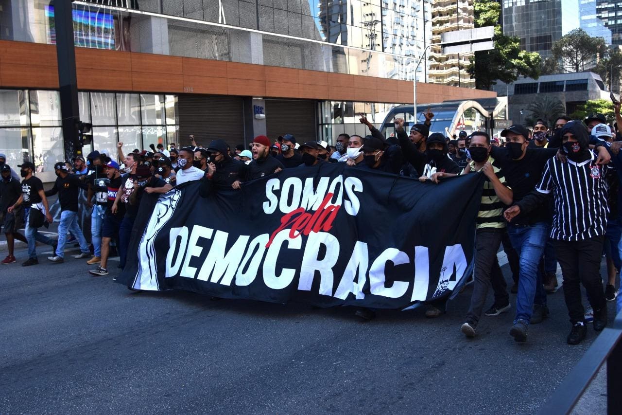 Protesto contra o racismo, neste domingo, (31) na Av. Paulista, SP. Após a morte de George Floyd durante uma abordagem policial em Minneapolis, nos EUA. O ato é organizando por grupo anti racista, e por torcidas organizadas do Corinthians