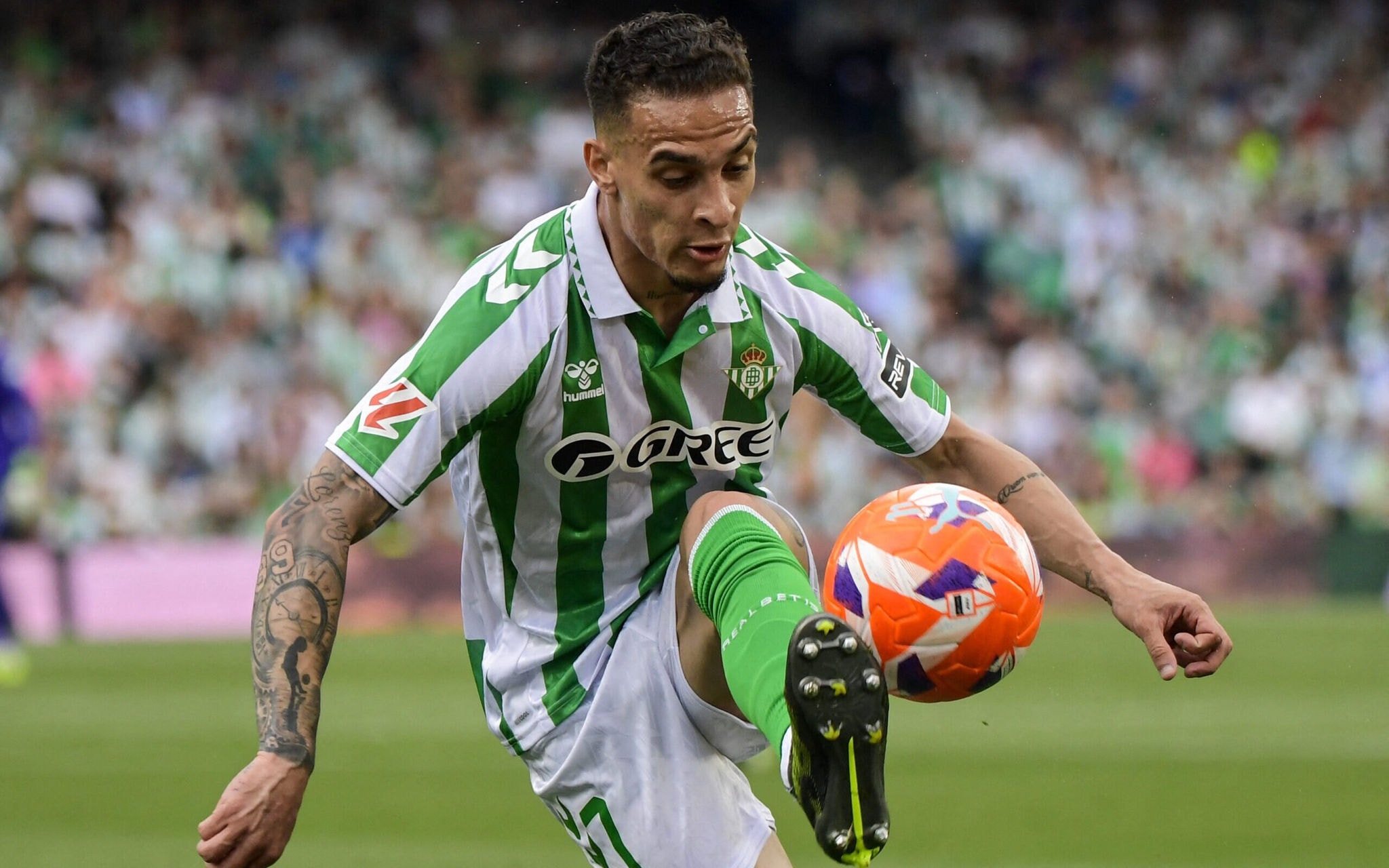 Antony em ação pelo Betis em jogo do Campeonato Espanhol (Foto: Reprodução)