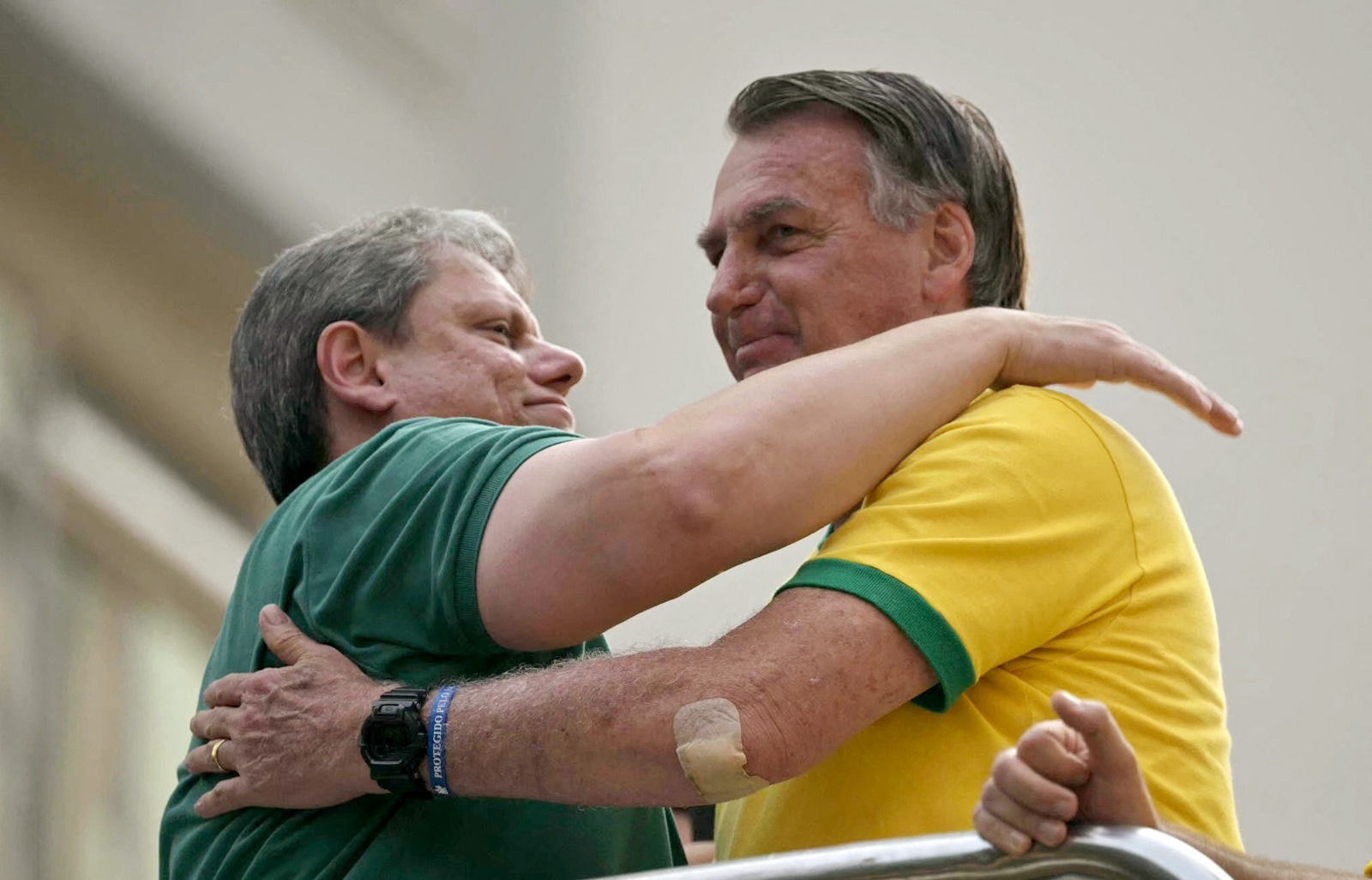 O governador de São Paulo, Tarcisio de Freitas, participa de ato na Avenida Paulista junto com Jair Bolsonaro
