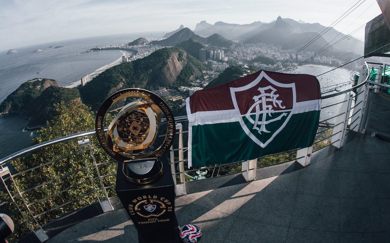 Taça do Mundial de Clubes no Cristo Redentor (Foto: Lucas Merçon/FFC)