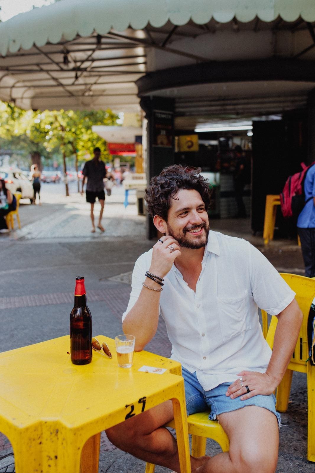 Matheus Brant é fundador de um dos blocos mais amados de Belo Horizonte, o "Me Beija Que Eu Sou Pagodeiro”