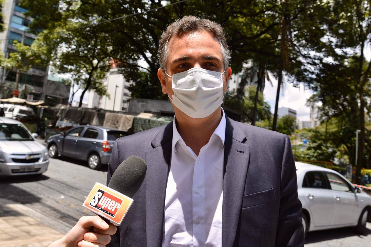 Rodrigo Pacheco chega à casa de Alexandre Kalil para tratar da disputa pelo Senado