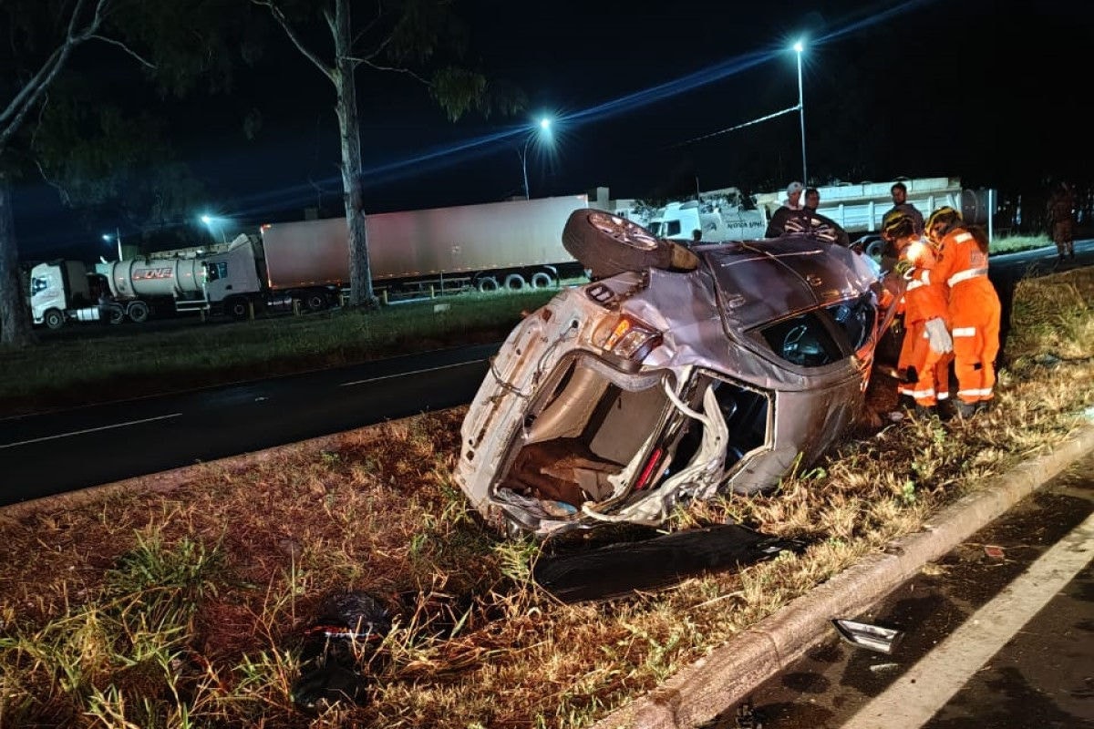 O Corpo de Bombeiros foi acionado às 3h41 deste domingo (6/7) para atender o acidente na BR-497, na altura de Uberlândia, Triângulo 