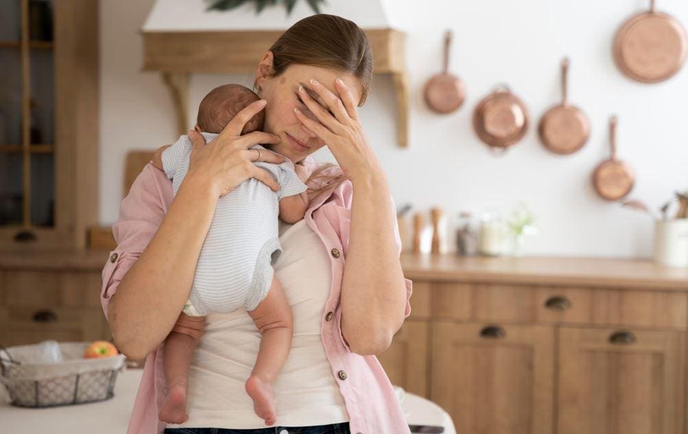 Muitas mães que lidam com as sobrecargas da maternidade são diagnosticadas com burnout parental 