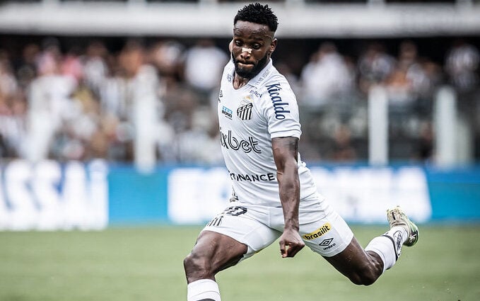 Mendoza saiu do Santos após o rebaixamento na Série A. Foto: Raul Baretta/Santos FC