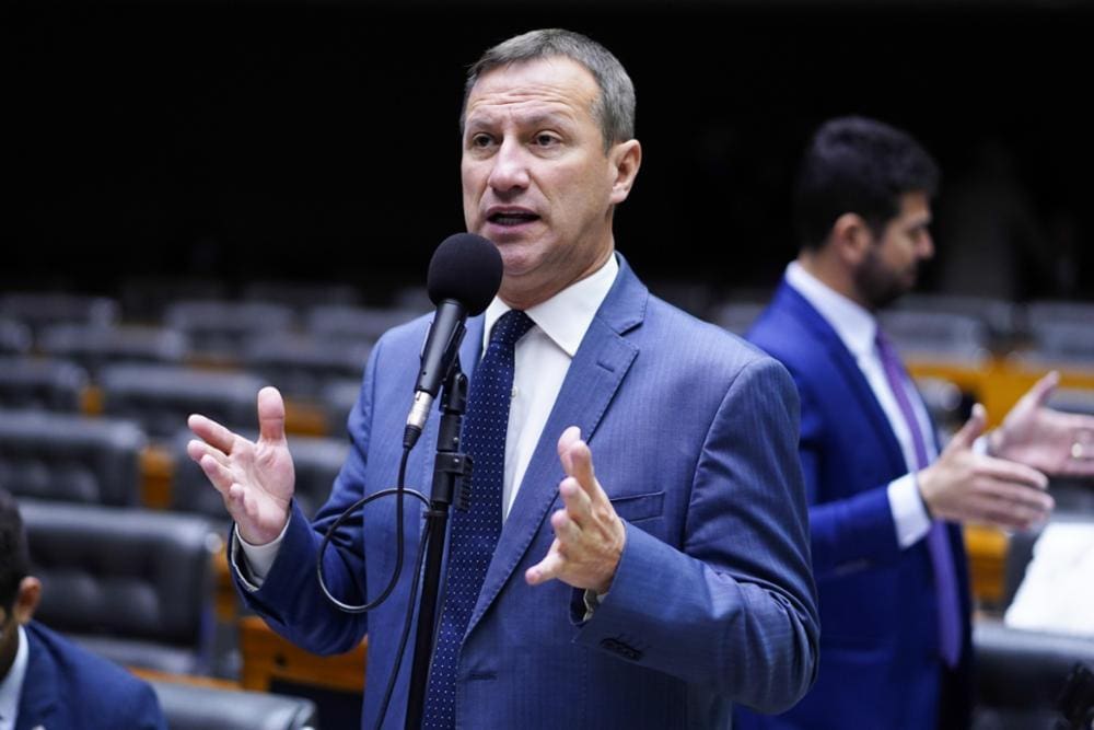 Deputado Sanderson protocolou o primeiro pedido de impeachment de Lula