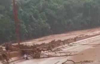 Barragem se rompe em Nova Lima, na RMBH, e lama se espalha na pista da BR-040
