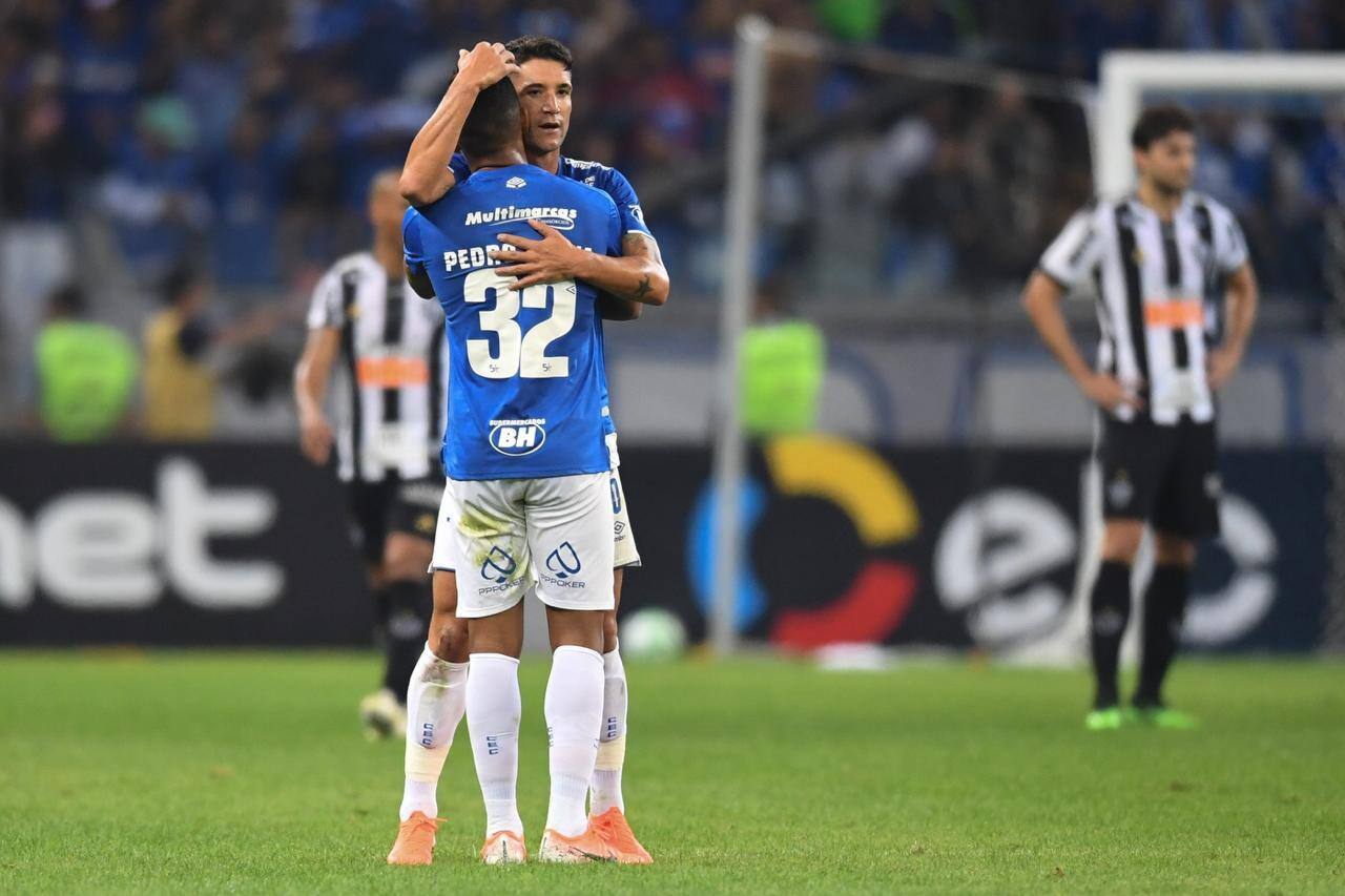 Cruzeiro encaminhou a classificação ao vencer o Atlético no jogo de ida por 3 a 0, no Mineirão