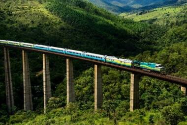 Trem de Passageiros da Estrada de Ferro Vitória a Minas (EFVM)
