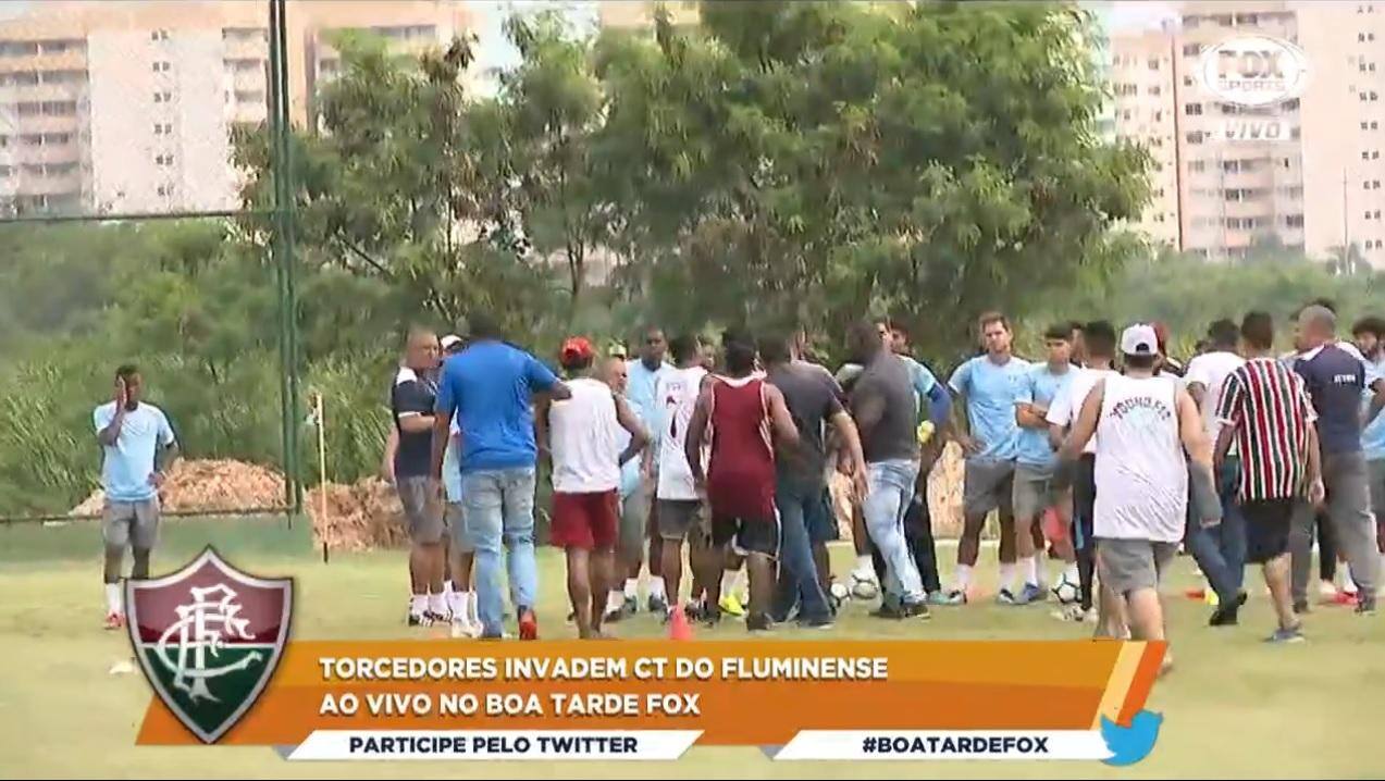 Torcida do Fluminense invade CT e aumenta pressão para pegar América