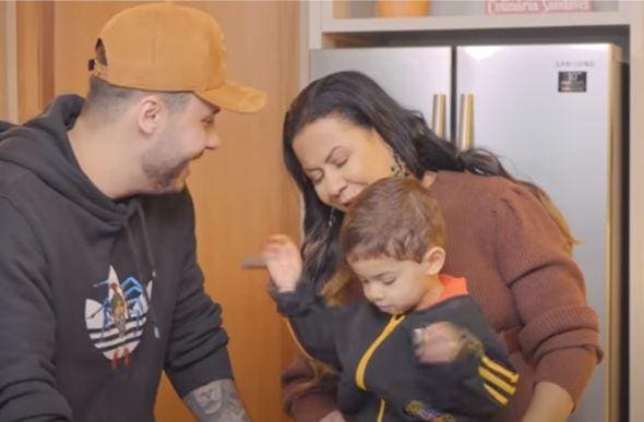 Atualmente, a guarda de Léo é compartilhada entre a avó materna e o pai, o também cantor Murilo Huff