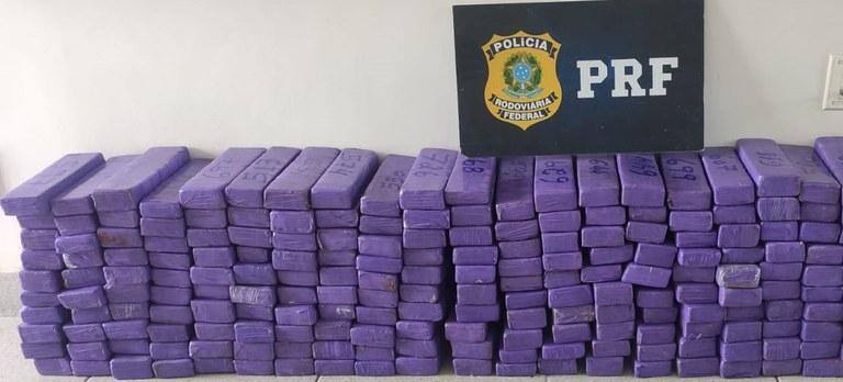 PRF apreendeu aproximadamente 140 kg de maconha que eram transportadas de Araxá para João Monlevade
