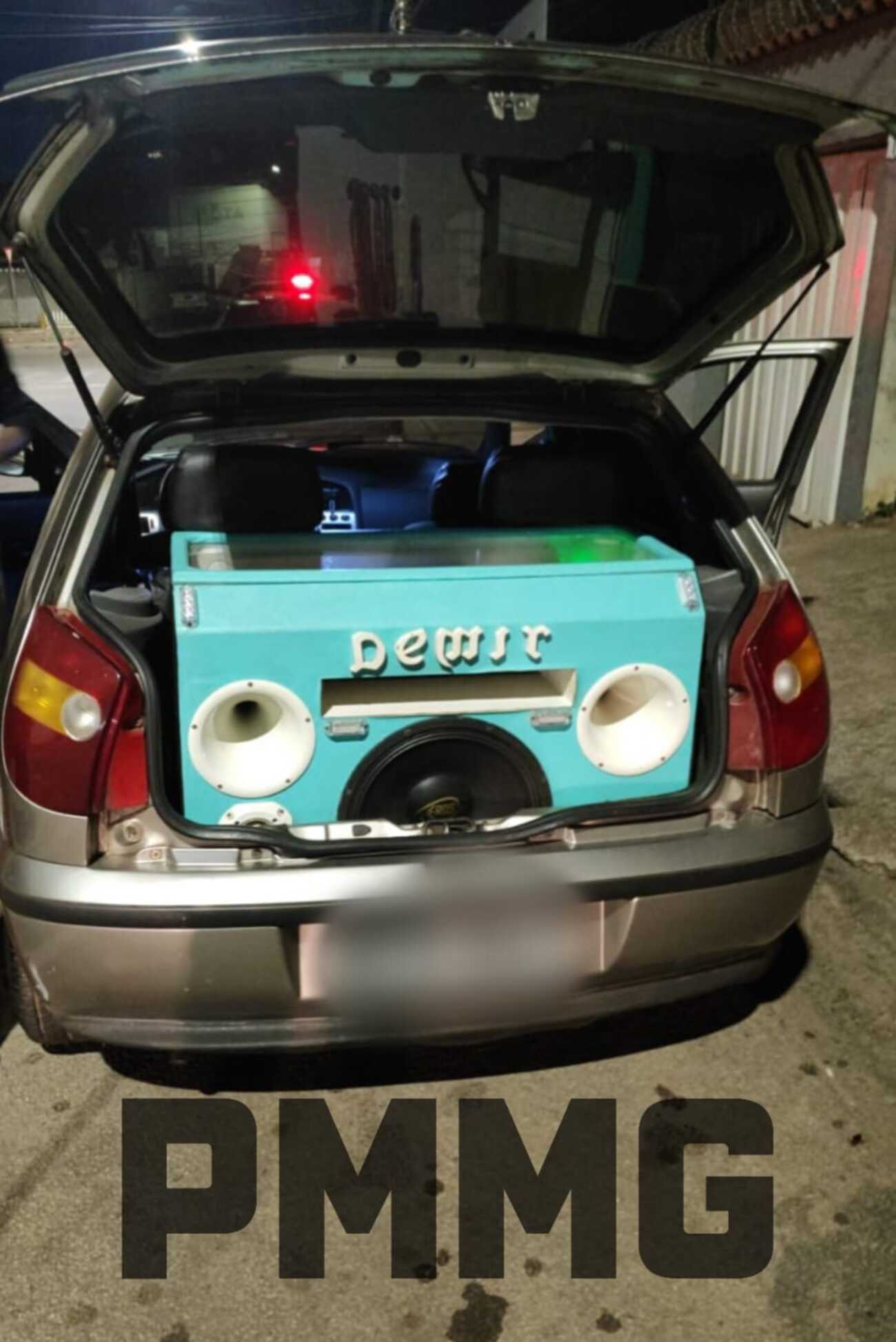 O carro foi removido ao pátio credenciado