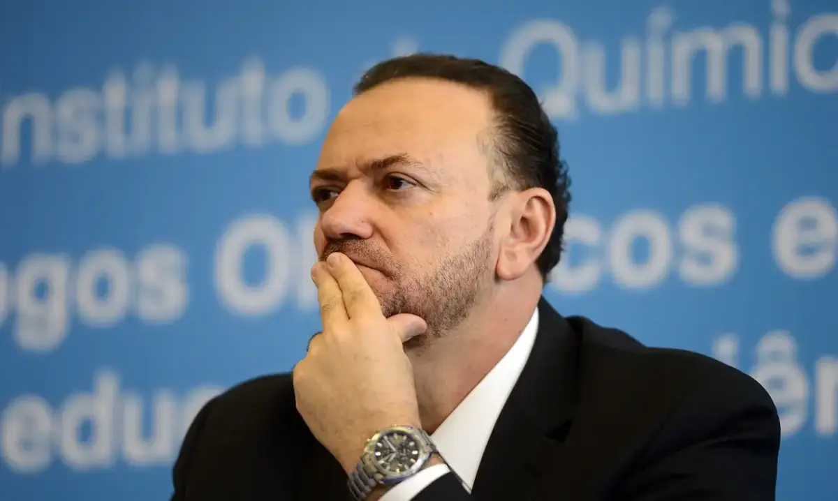 Apoiado pelo presidente Luiz Inácio Lula da Silva (PT), Edinho Silva é ex-prefeito de Araraquara; inicialmente ele não contava com o apoio da ex-presidente nacional Gleisi Hoffmann