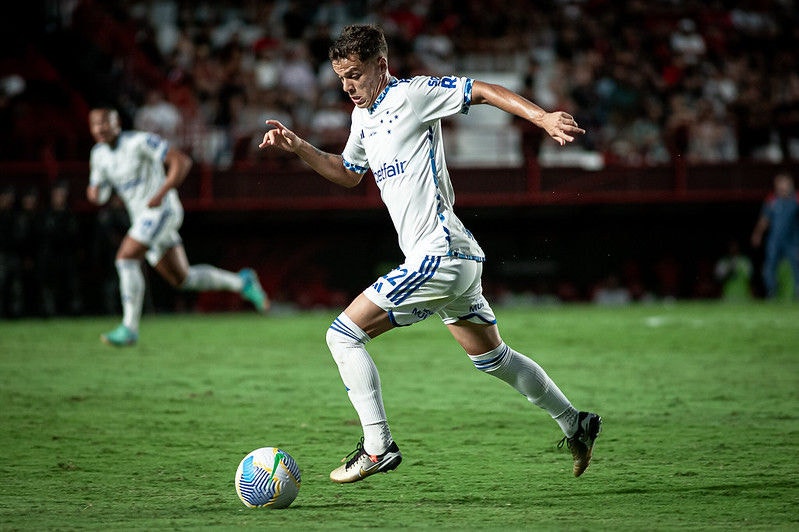 Vitinho fez sua estreia na equipe profissional do Cruzeiro
