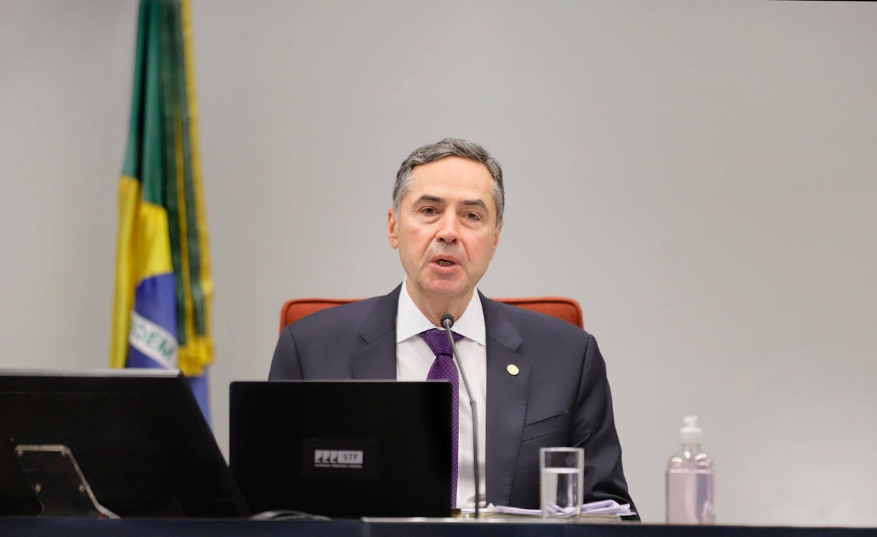 Luís Roberto Barroso é alvo de bolsonaristas após fala em evento da UNE