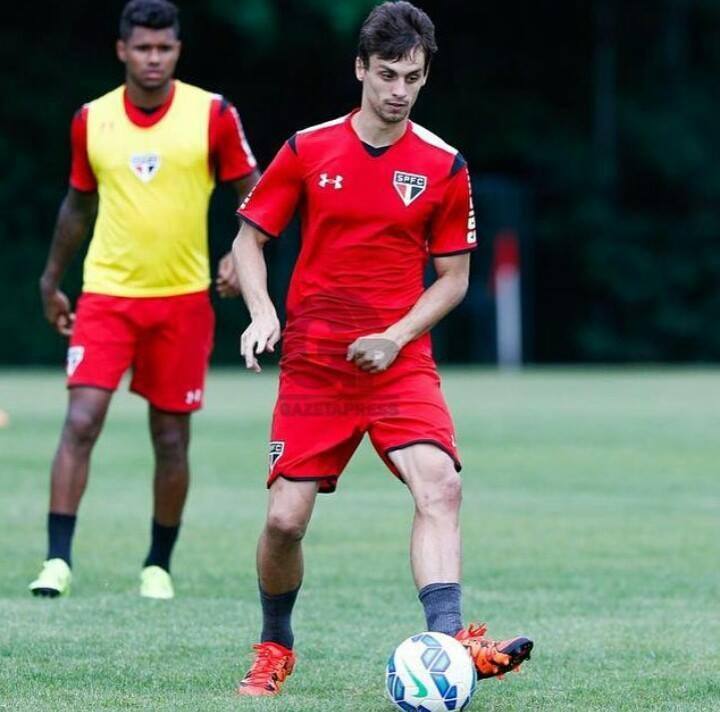 Rodrigo Caio está na expectativa de jogar ao lado do uruguaio